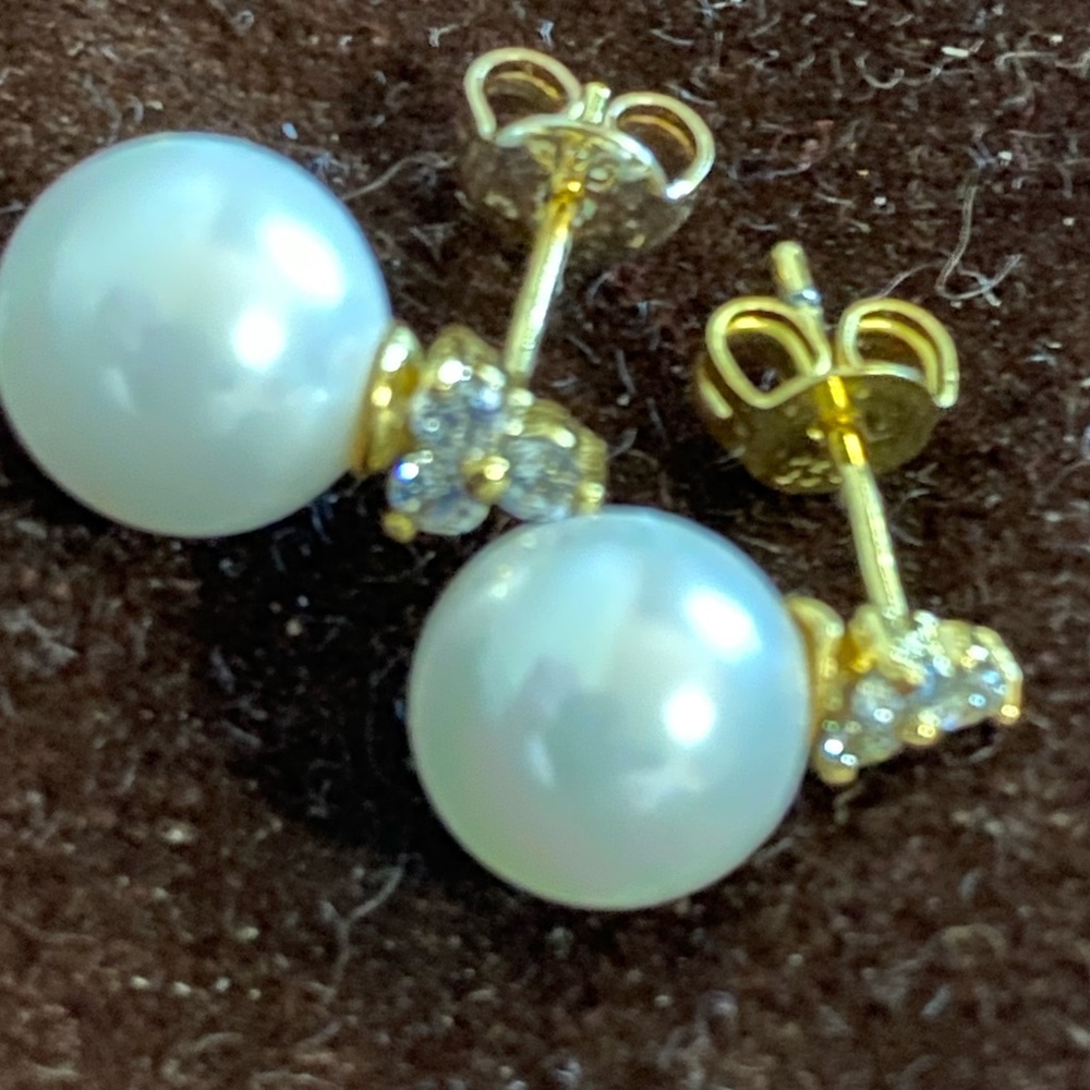 Akoya Shell Pearl 9MM Earrings 925 White Sapphires - Picture 4 of 5